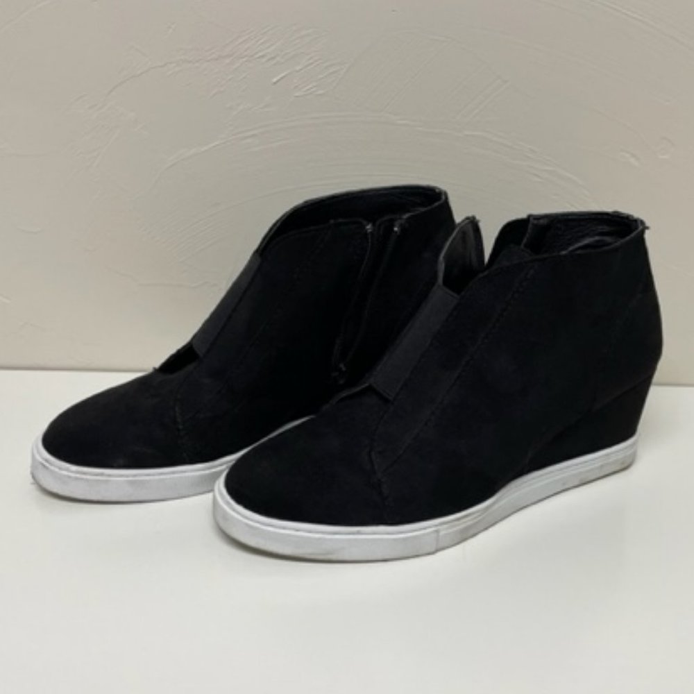 Soda Black Women’s High Top Slip On Fashion Sneakers – size 7